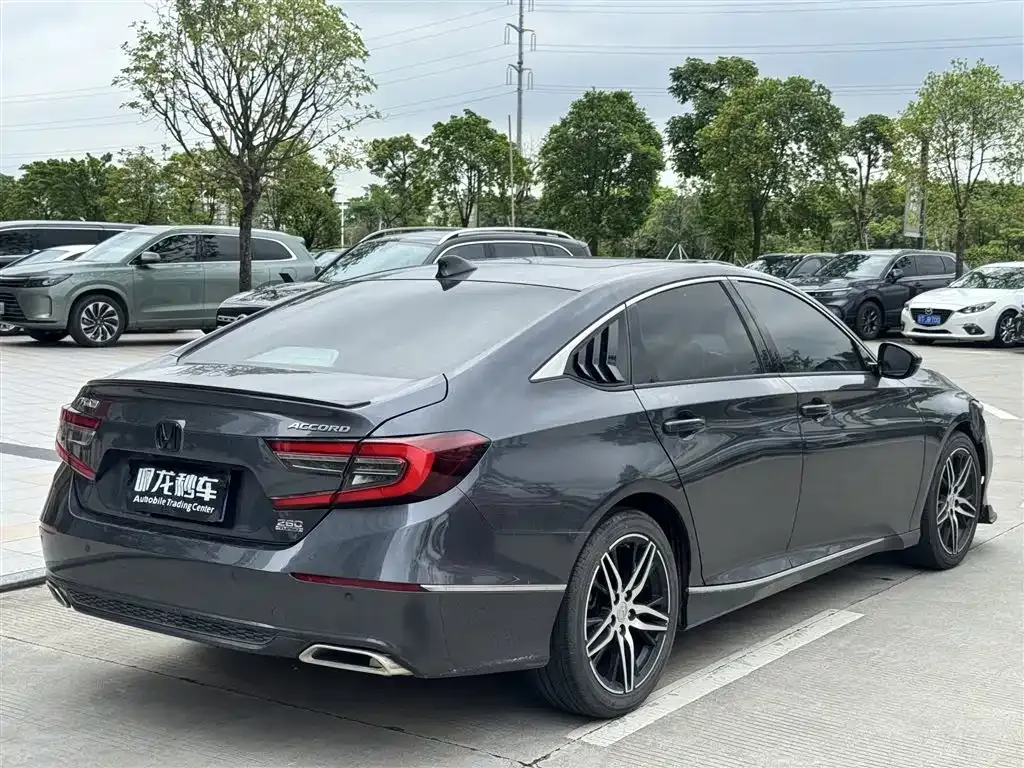 Honda Accord — фото 8