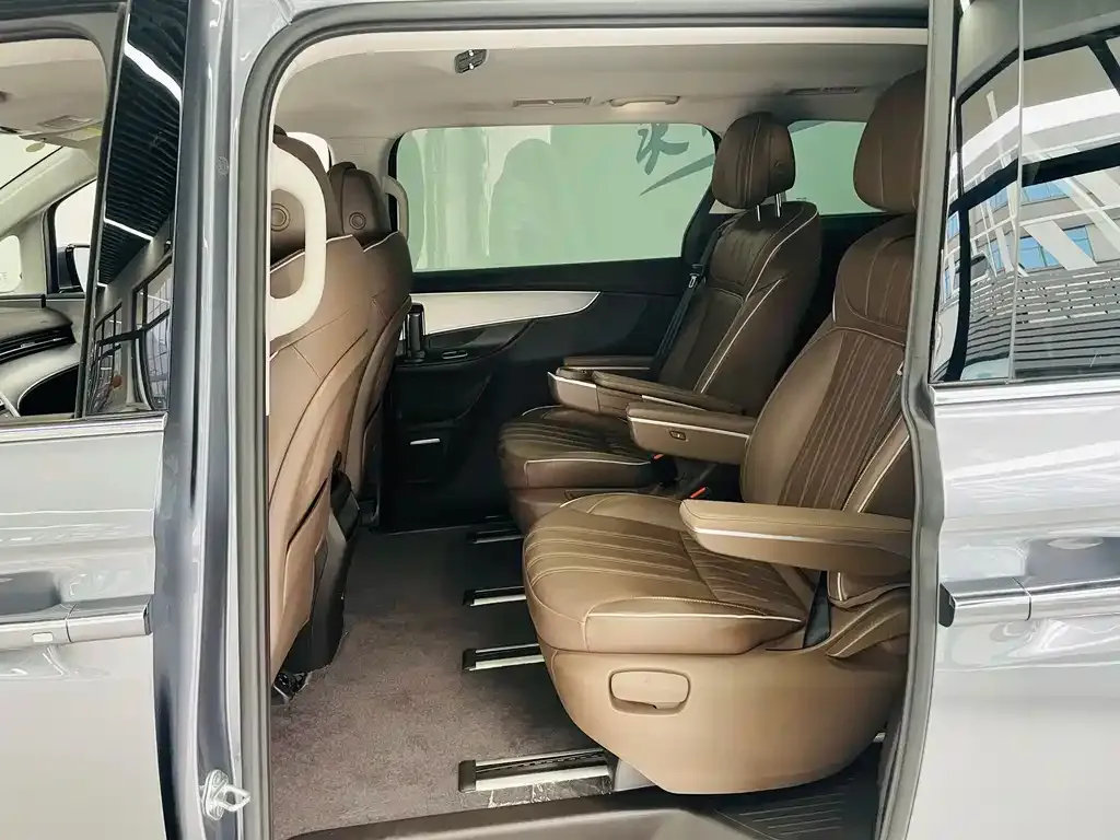 Roewe iMAX8 2025 из CN, фото 5