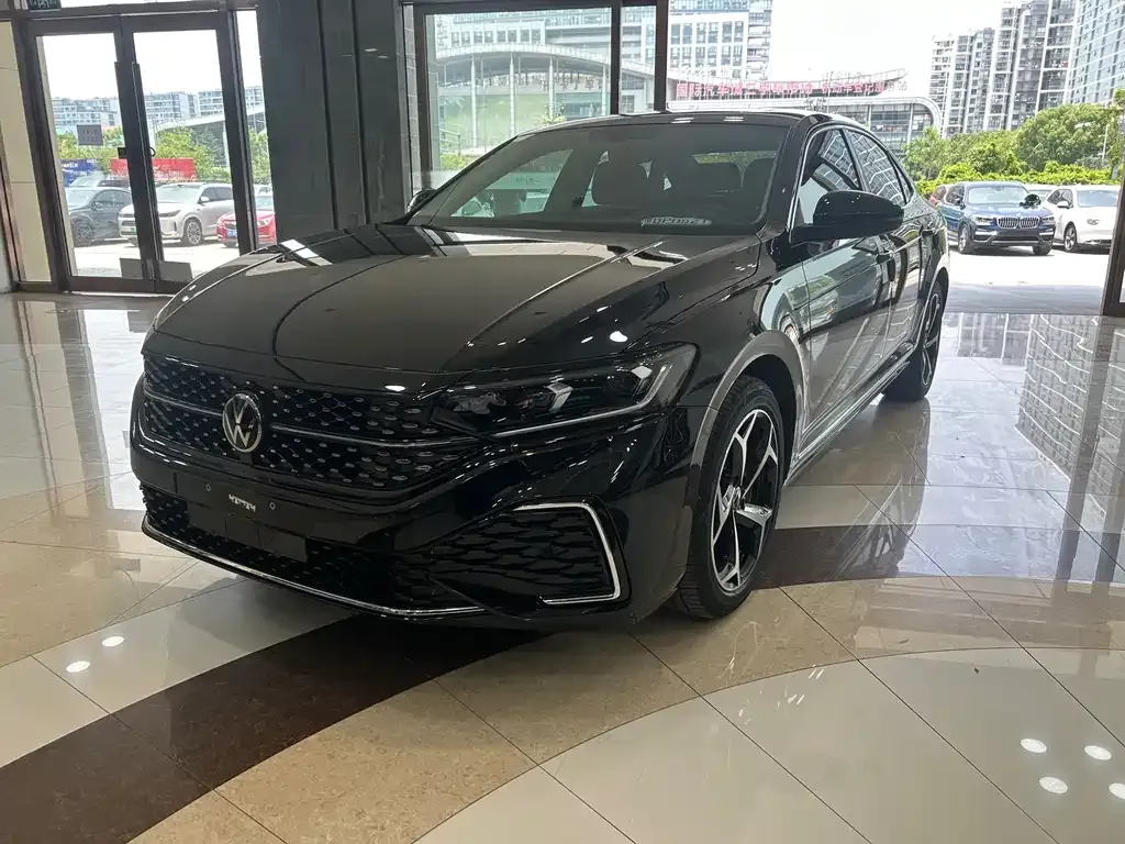 Volkswagen Passat — фото 1