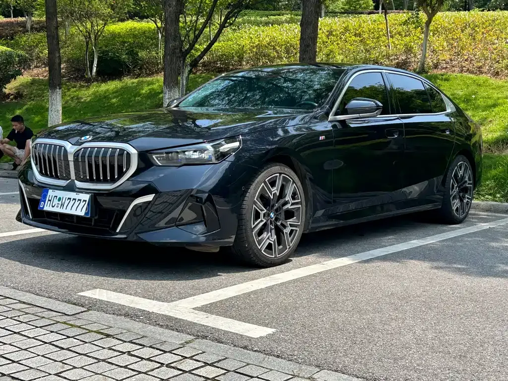 BMW 5 Series — фото 4