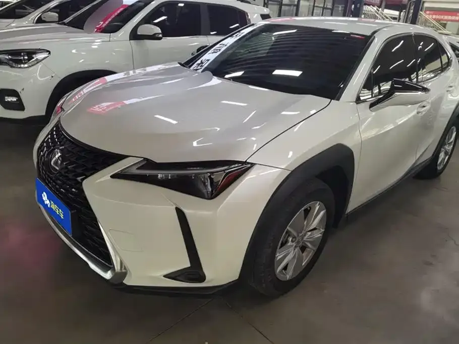 Lexus UX — фото 1
