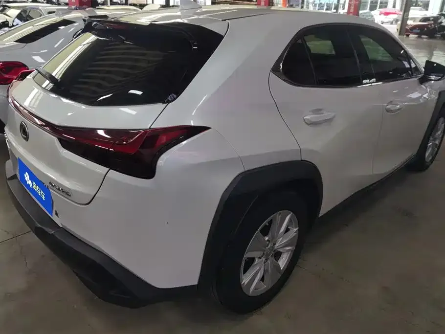 Lexus UX — фото 5