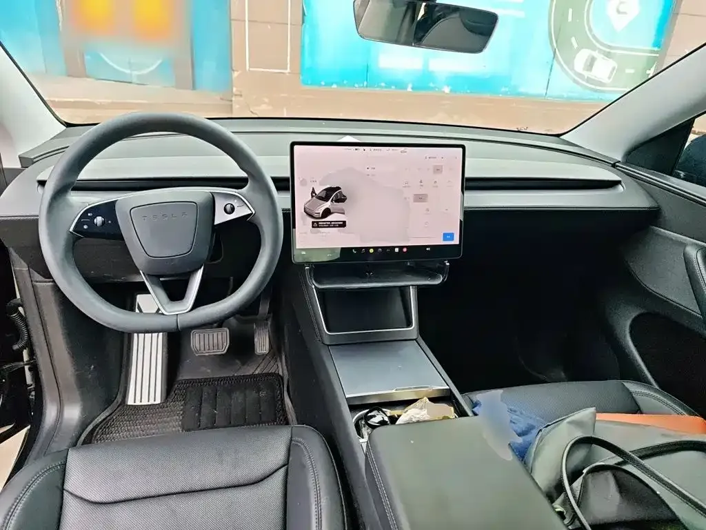 Tesla Model Y — фото 4