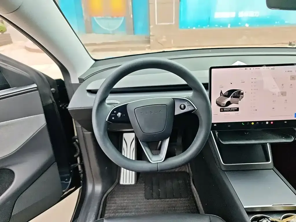 Tesla Model Y — фото 6