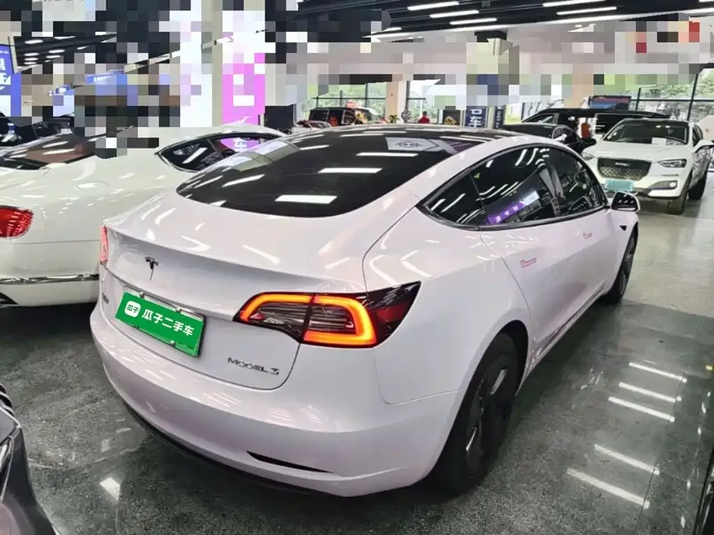 Tesla Model 3 — фото 10