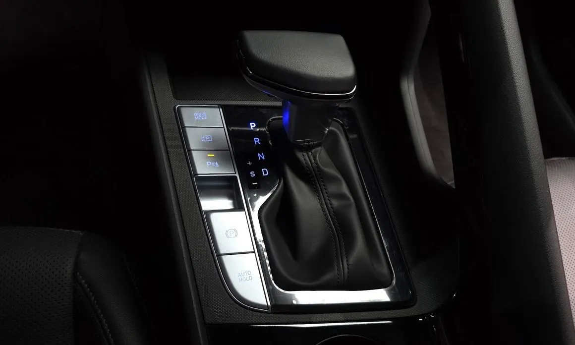 Hyundai AVANTE — фото 3
