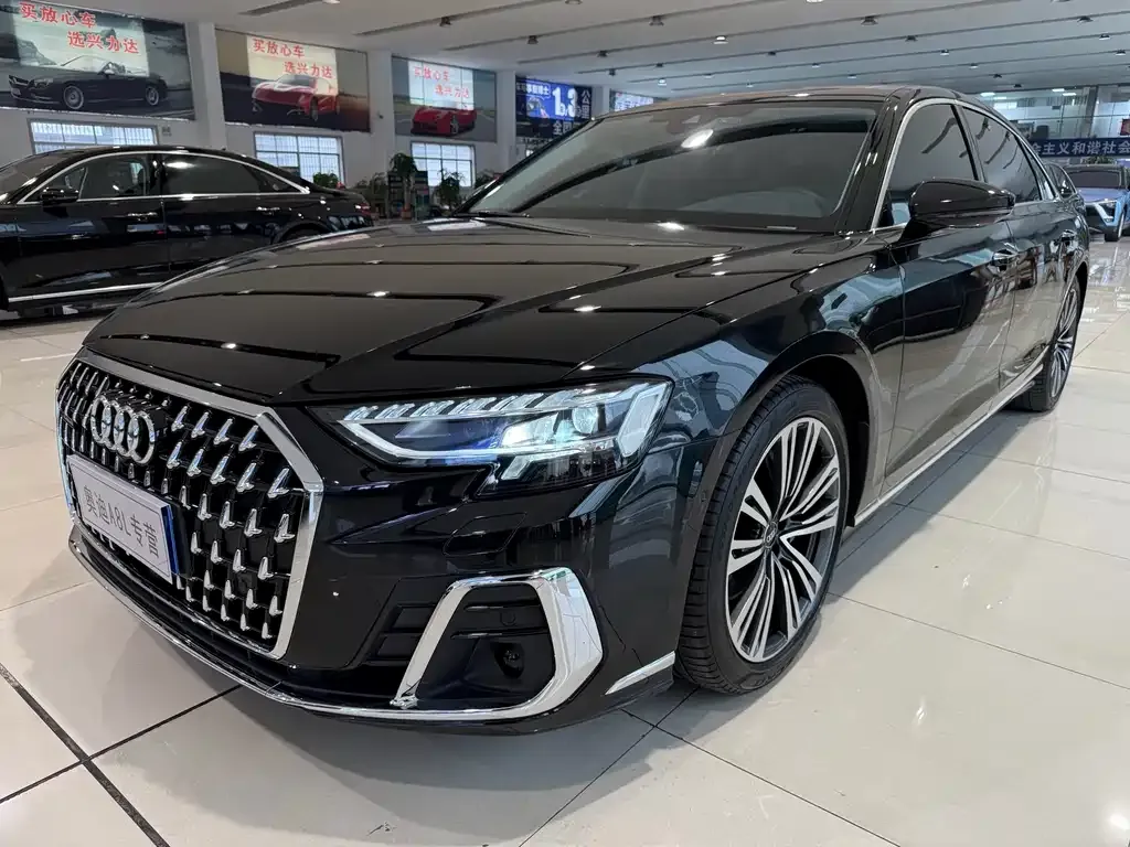 Audi A8 — фото 1