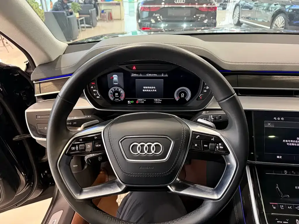 Audi A8 — фото 8