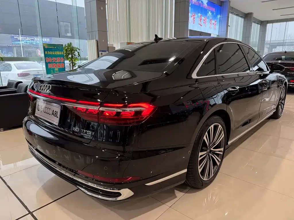 Audi A8 — фото 3