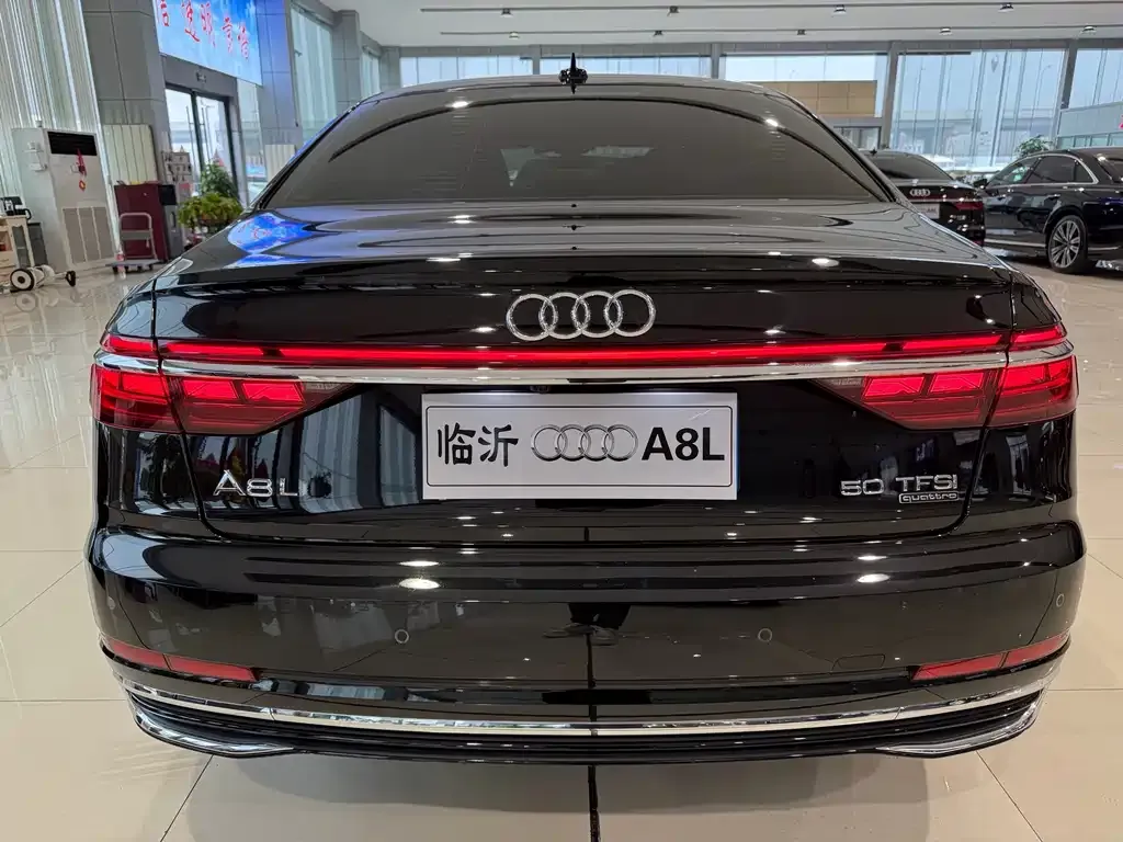 Audi A8 — фото 6