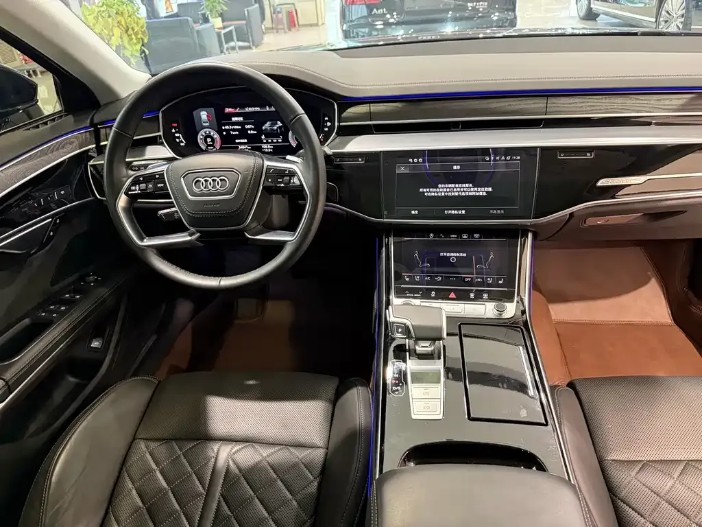 Audi A8 — фото 2