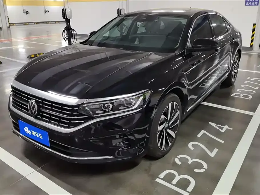Volkswagen Passat — фото 1