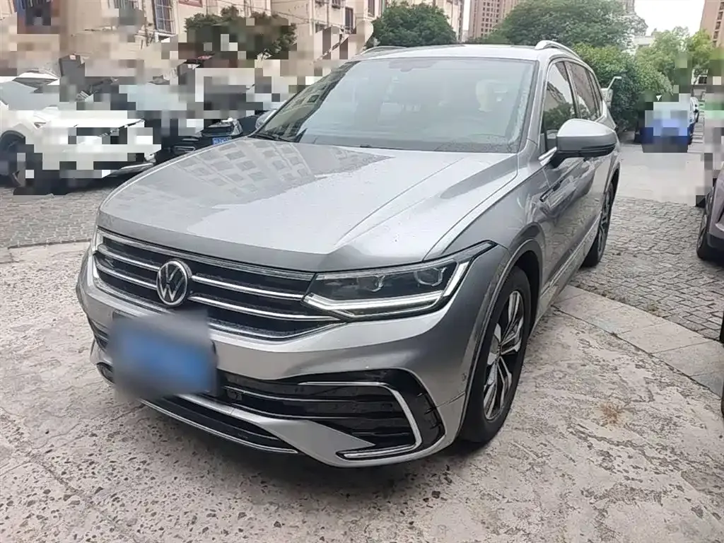 Volkswagen Tiguan L — фото 2