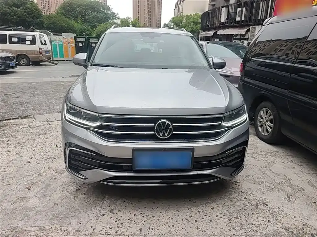 Volkswagen Tiguan L — фото 7