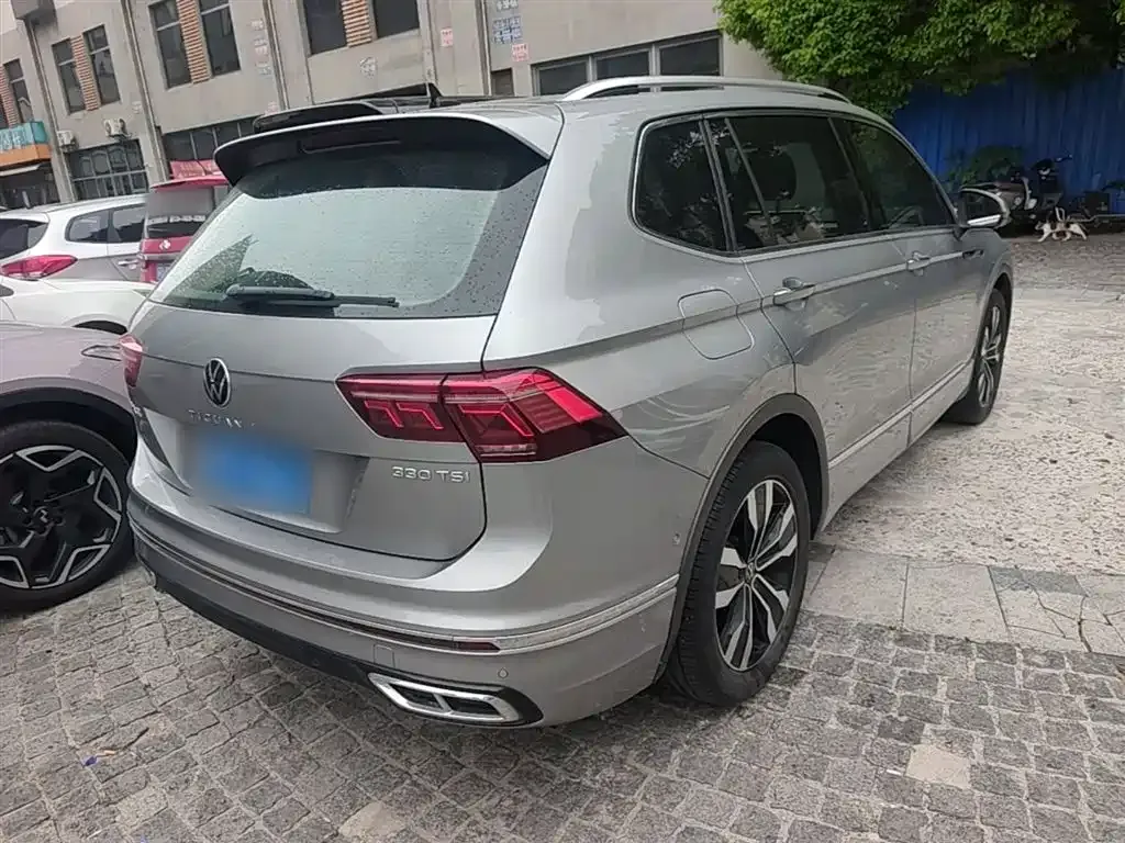 Volkswagen Tiguan L — фото 8