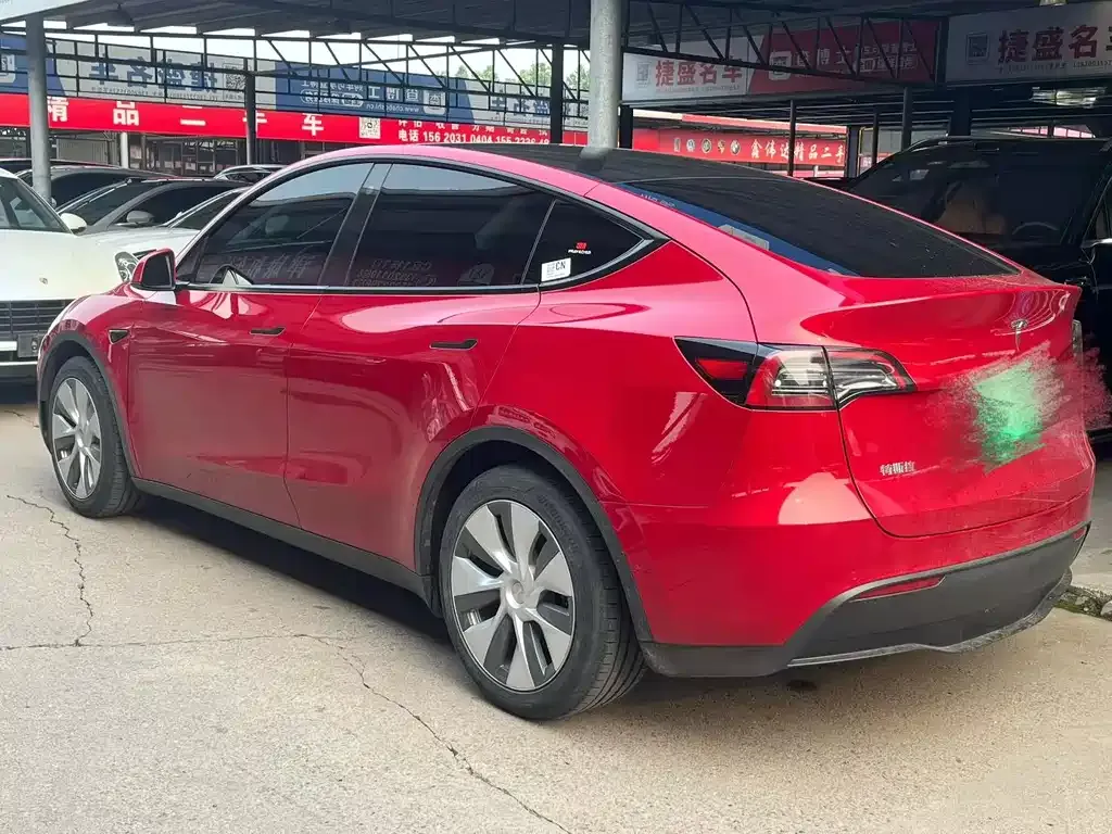 Tesla Model Y — фото 4