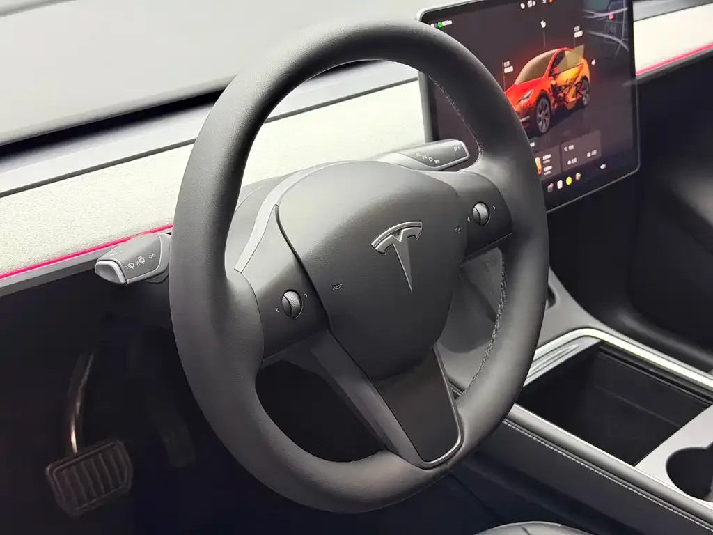 Tesla Model Y — фото 5