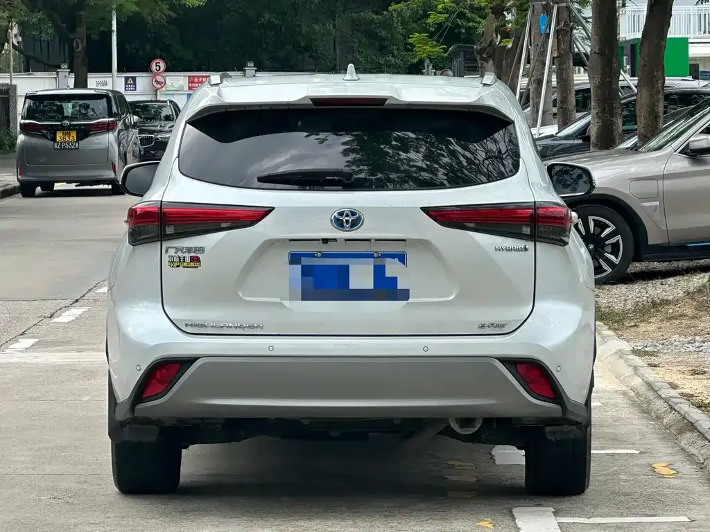 Toyota Highlander — фото 10