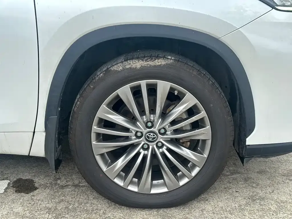 Toyota Highlander — фото 2