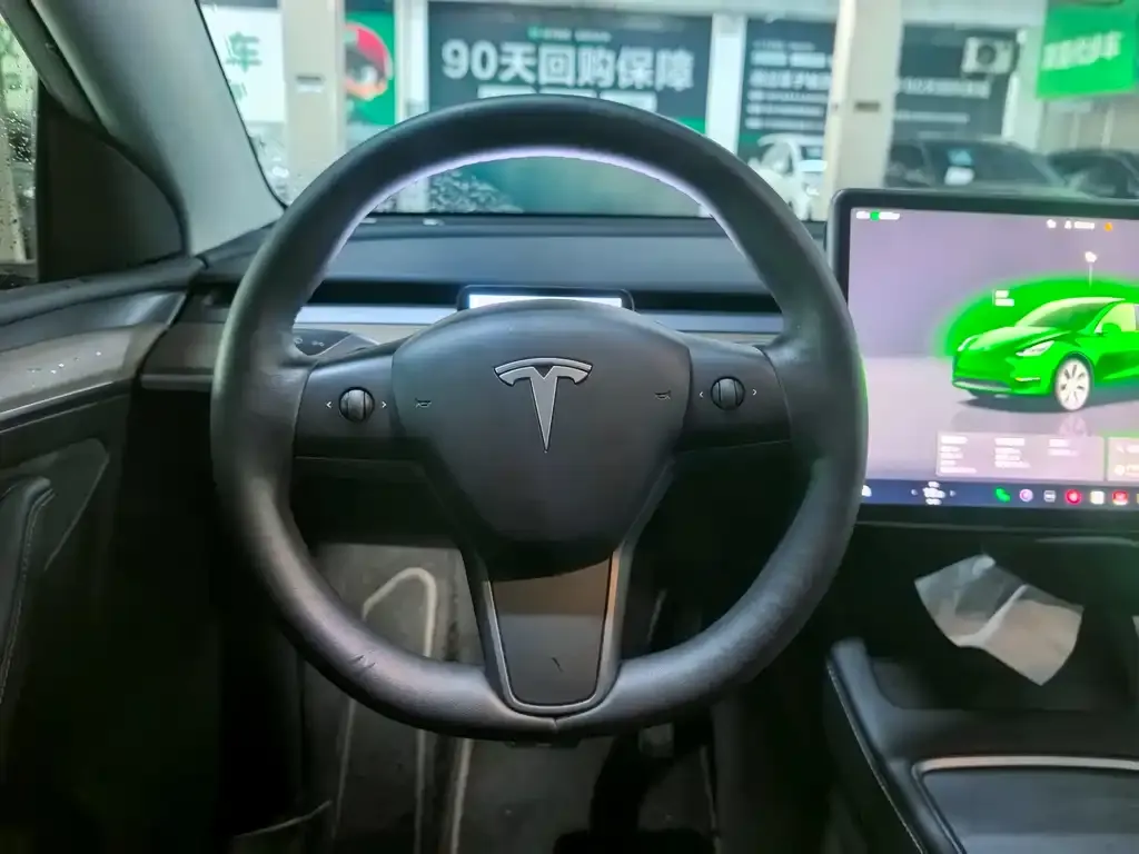 Tesla Model Y — фото 7