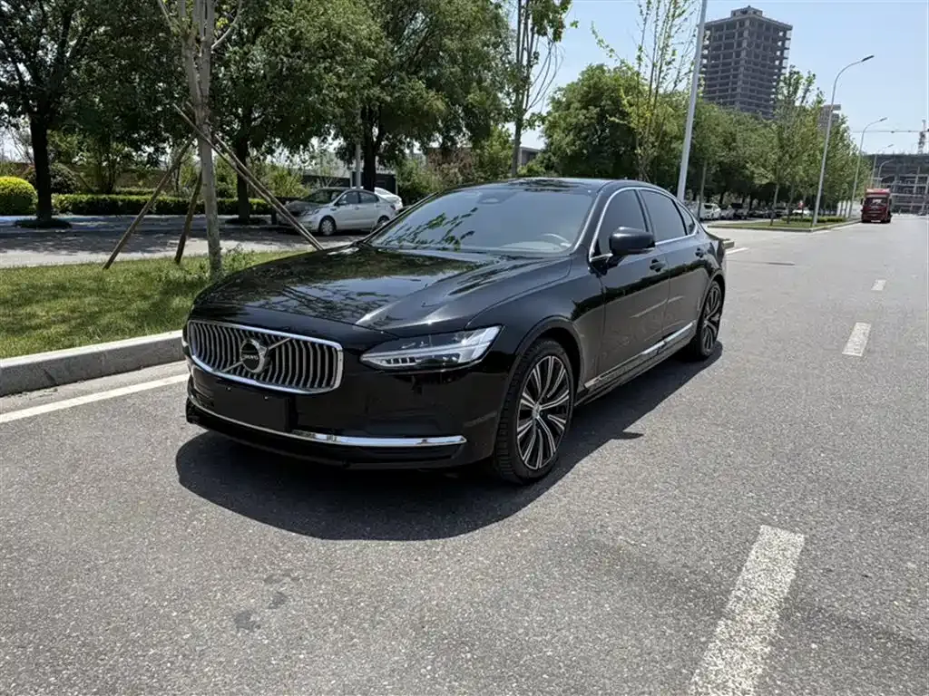 Volvo S90 — фото 1