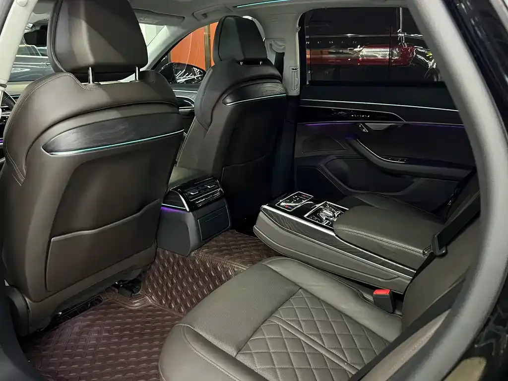 Audi A8 2021 из CN, фото 4