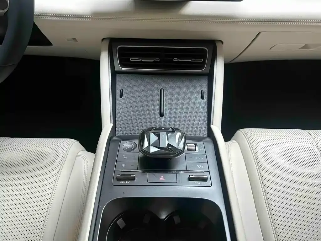 BYD Qin L — фото 10