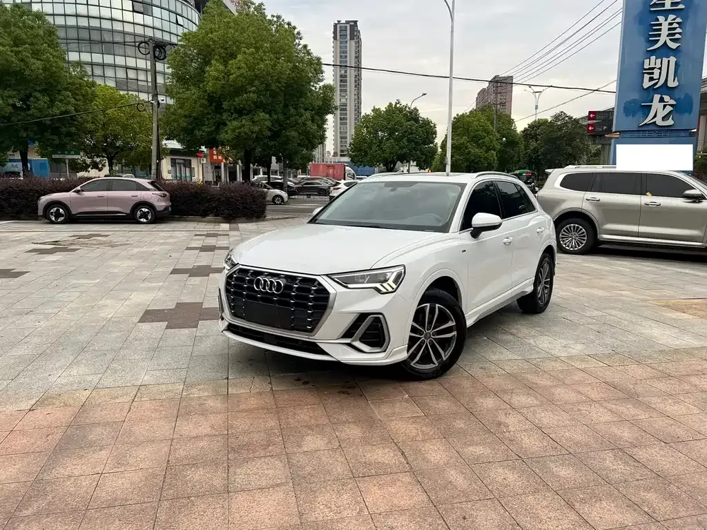 Audi Q3 — фото 1