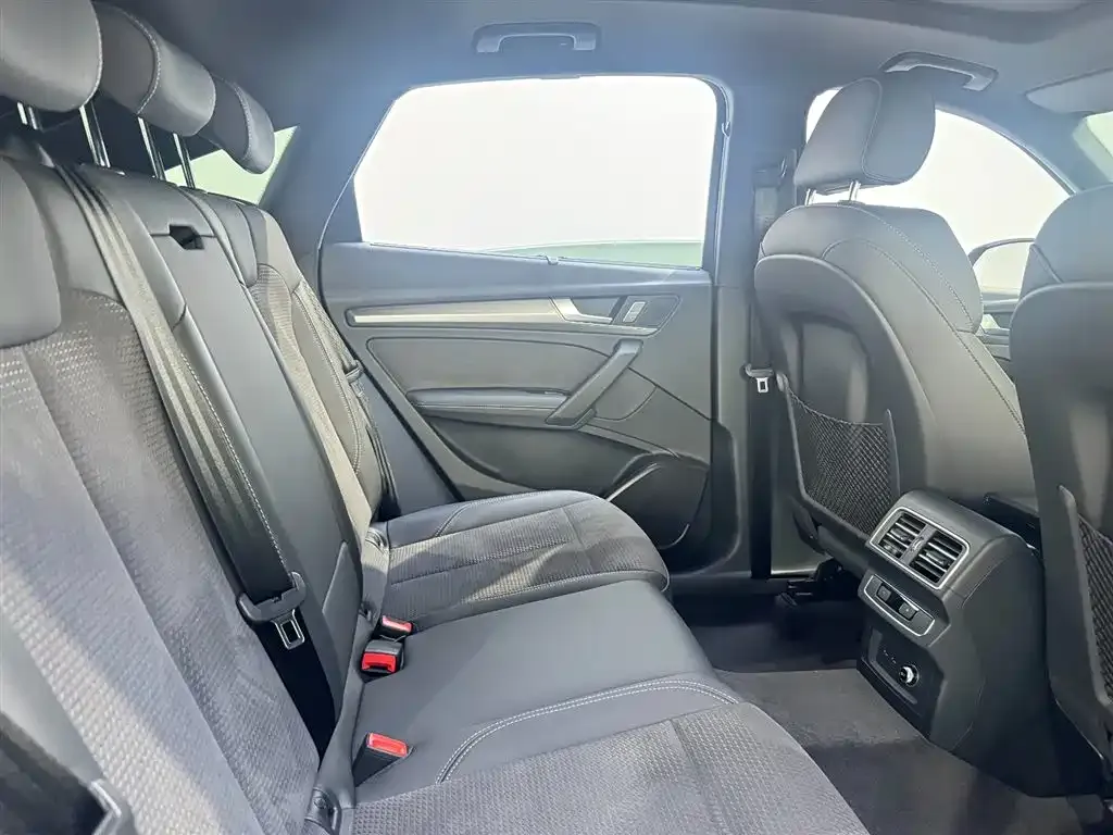 Audi Q5L Sportback — фото 8