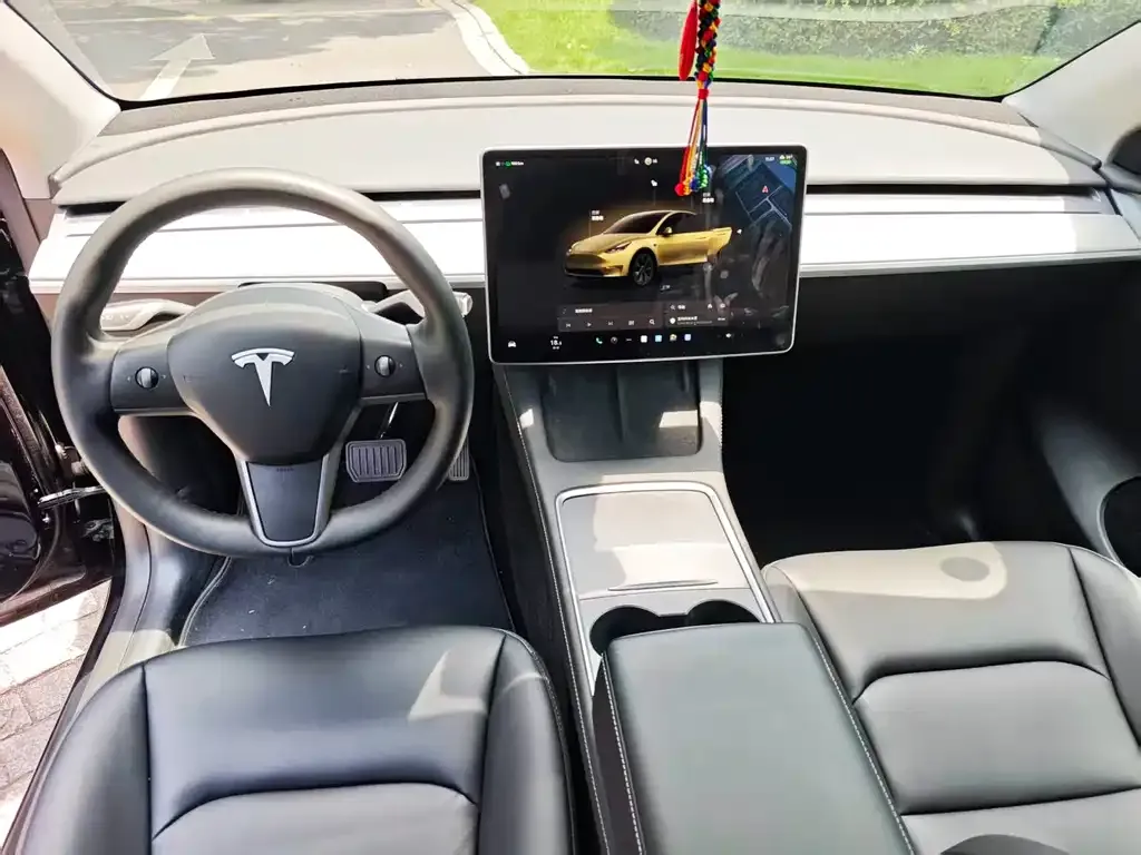 Tesla Model Y — фото 4