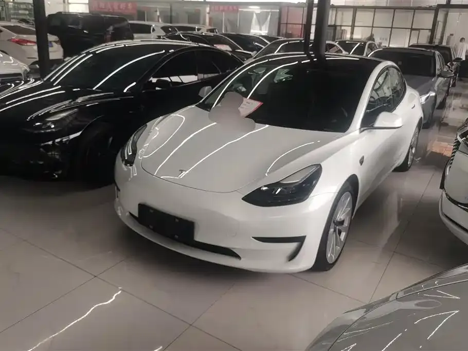 Tesla Model 3 — фото 1