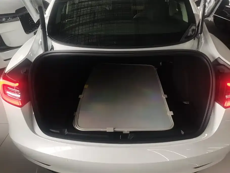 Tesla Model 3 — фото 4