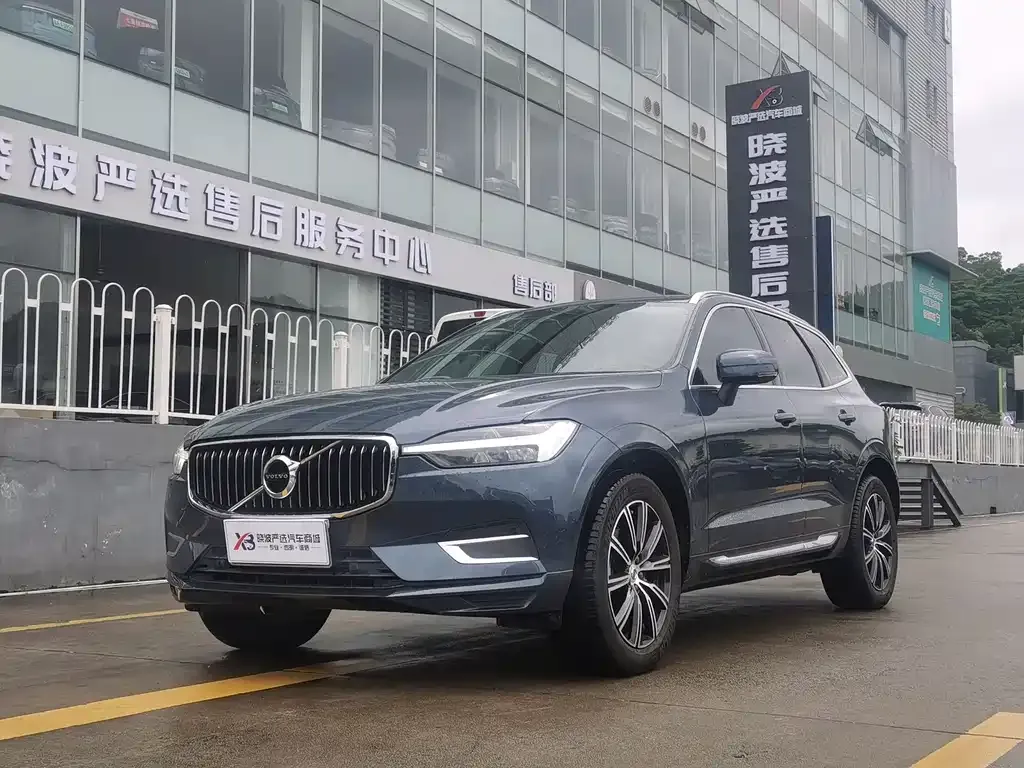 Volvo XC60 — фото 1