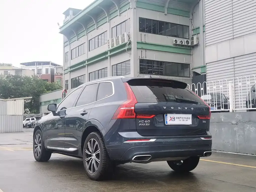 Volvo XC60 — фото 9