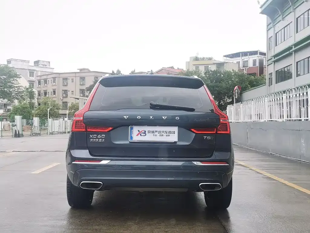 Volvo XC60 — фото 7