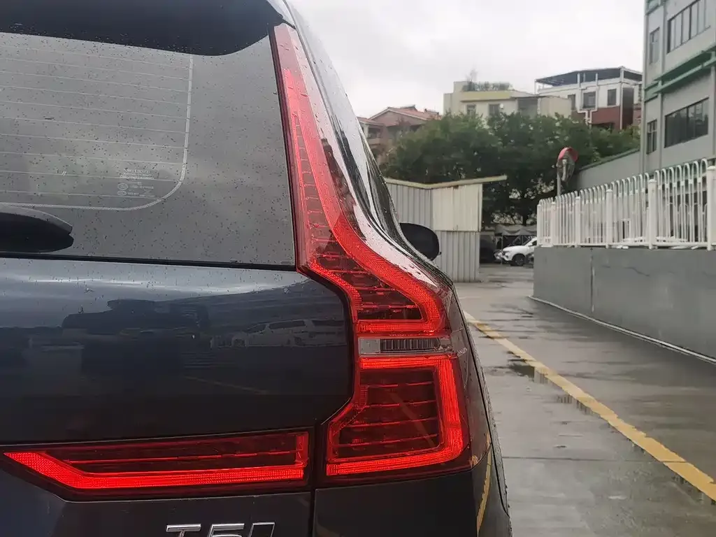 Volvo XC60 — фото 4