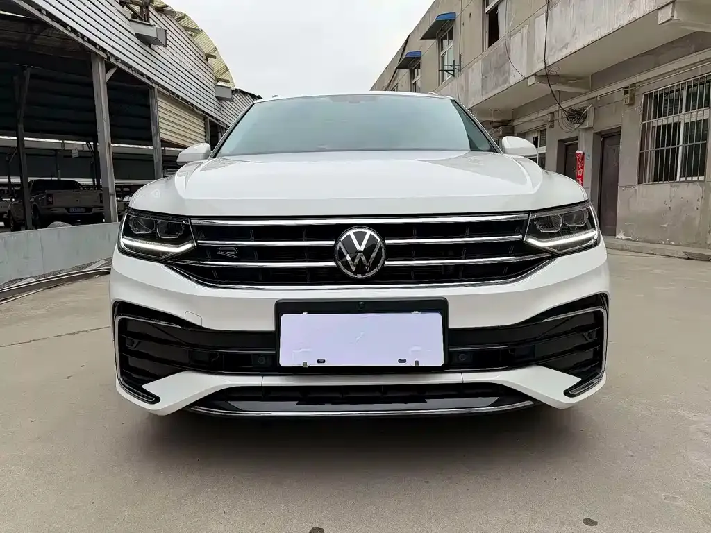 Volkswagen Tiguan L — фото 8