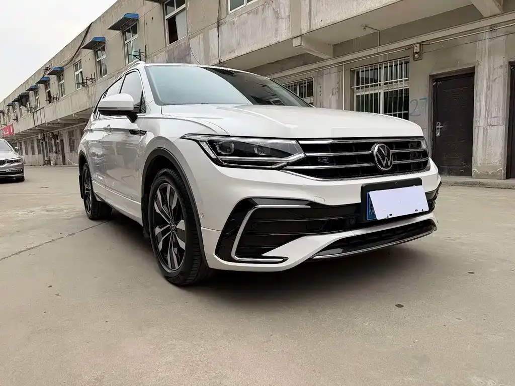 Volkswagen Tiguan L — фото 3