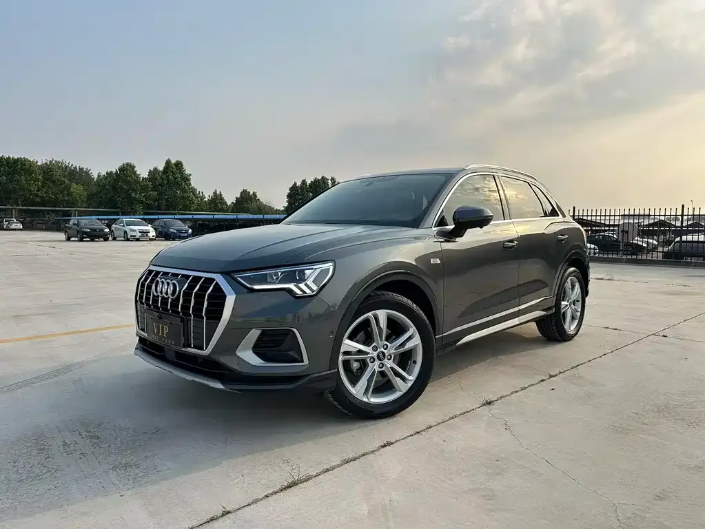 Audi Q3 — фото 1
