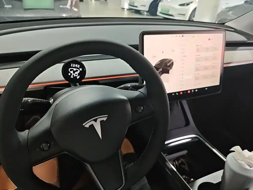 Tesla Model Y — фото 7