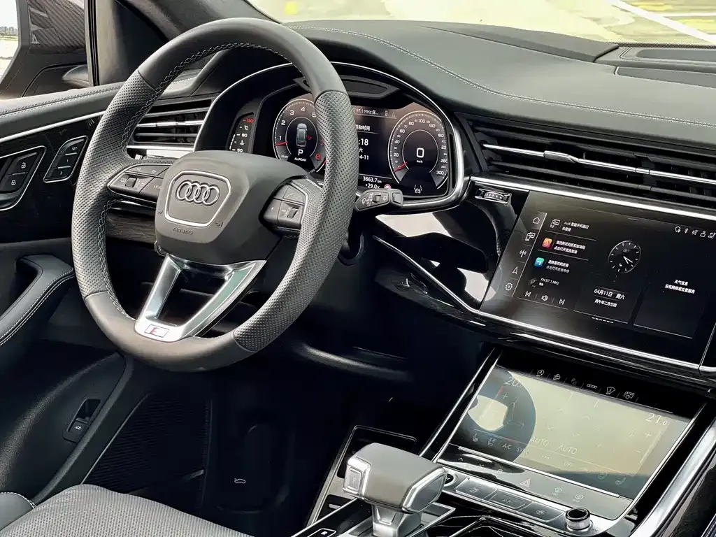 Audi Q8 — фото 6