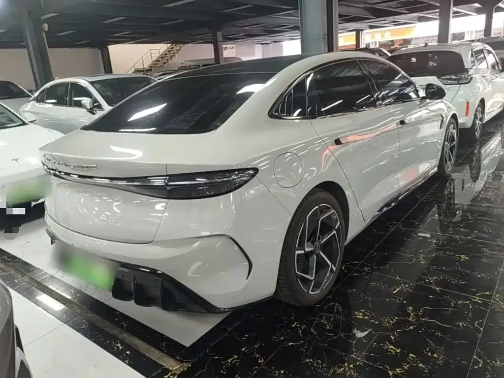 BYD Seal — фото 3