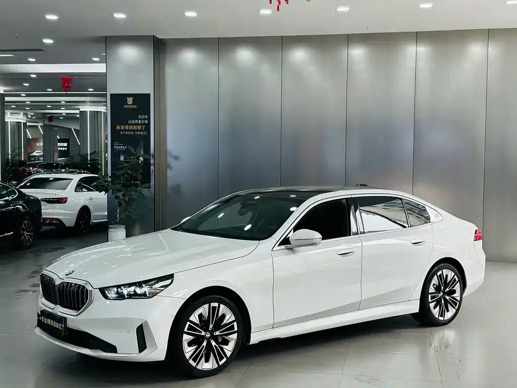 BMW 5 Series — фото 1
