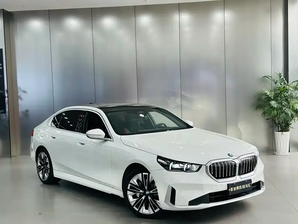 BMW 5 Series — фото 4