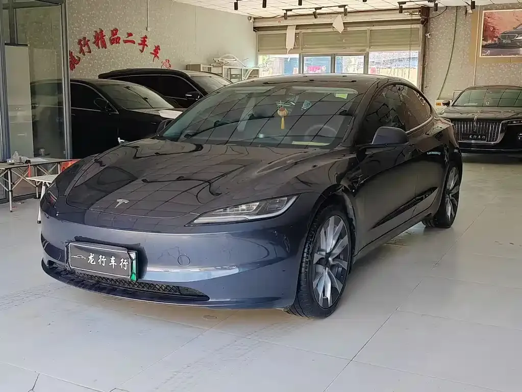 Tesla Model 3 — фото 1