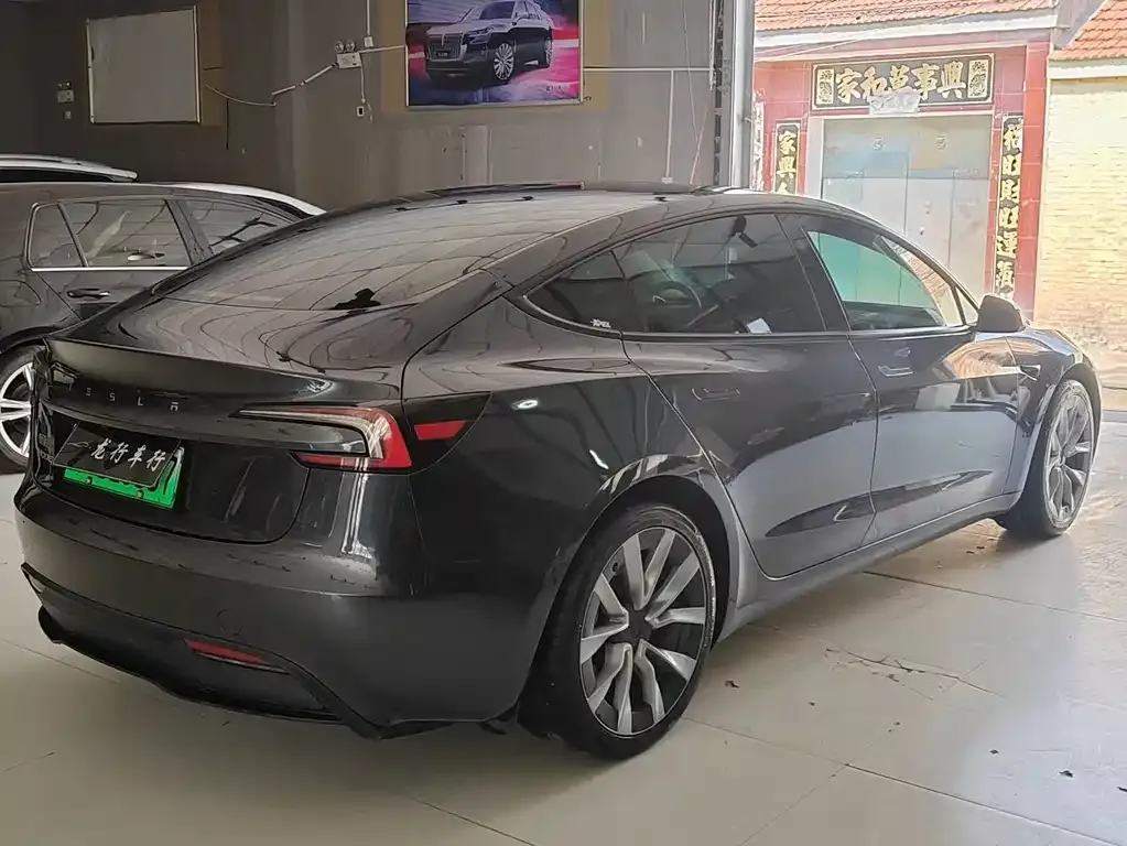 Tesla Model 3 — фото 5