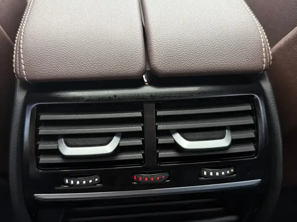 BMW 5 Series 2023 из CN, фото 4