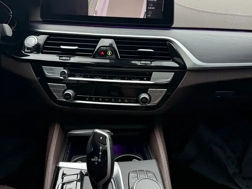 BMW 5 Series 2023 из CN, фото 2