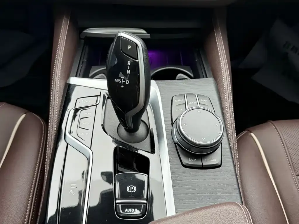 BMW 5 Series 2023 из CN, фото 7