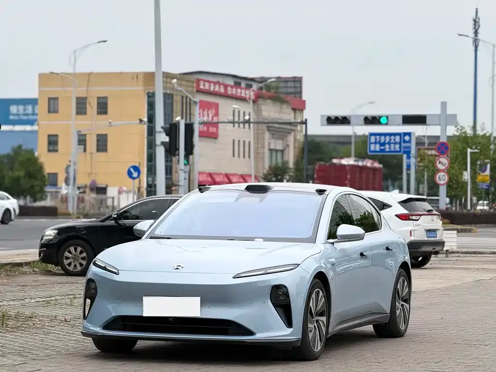 NIO ET5